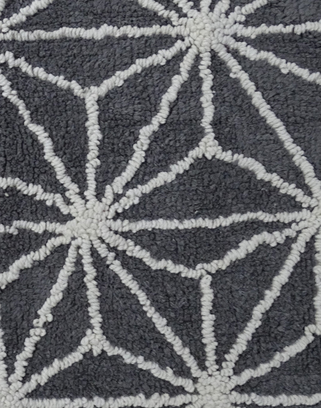 Vibhsa Bath Rug Geometric Pattern in Grey & Ivory
